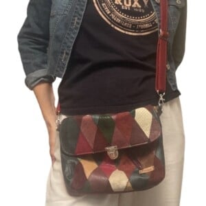 Vintage patchwork leren tas met klepsluiting –  Een karaktervolle tas die vintage flair en duurzaamheid moeiteloos combineert. handgemaakt & duurzaam