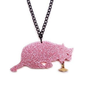 the Golden Hairball ketting (roze/glitter)