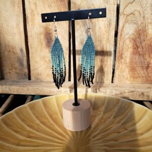handgemaakte fringe kralenoorbellen eucalyptus
