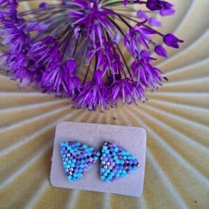 handgemaakte kralenoorbellen blauw-paars