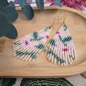 handgemaakte kralenoorbellen fringe bloemen grijs