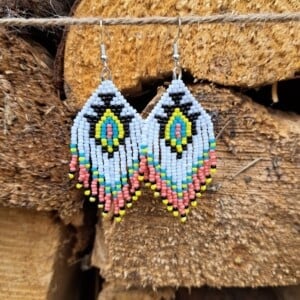 handgemaakte kralenoorbellen native style wit