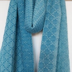 licht blauwe handgeweven wol met katoenen shawl