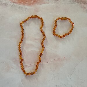 Barnsteen armband kind Cognac (donker) - 12cm