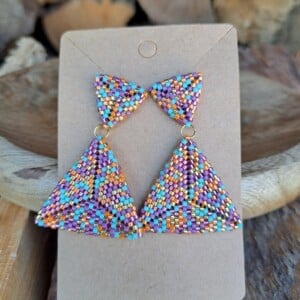 Confetti Kralenoorbellen Boho Glow – handgemaakt met Miyuki kralen in oranje, paars, roze, turkoois & goud (5 cm)