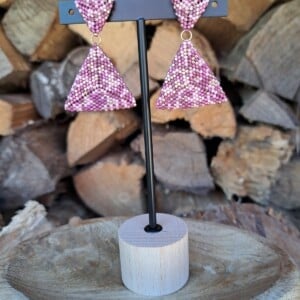 Confetti Kralenoorbellen Mystic Mauve – handgemaakt met mauve & roségoud Miyuki kralen en RVS oorstekers (5 cm)
