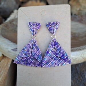 Confetti Kralenoorbellen Purple Haze – handgemaakt met Miyuki kralen in paars en roze & RVS oorstekers (5 cm)