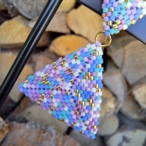 Confettioorbellen Rainbow Shimmer – pastel Miyuki kralen met goud & RVS oorstekers (5 cm)