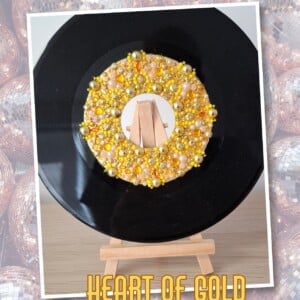 Kunst van vinyl: versierde LP 'Heart of Gold'