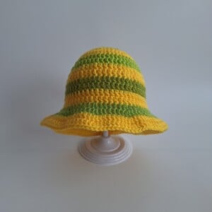 Gehaakt baby zonnehoedje 'Groen en geel'