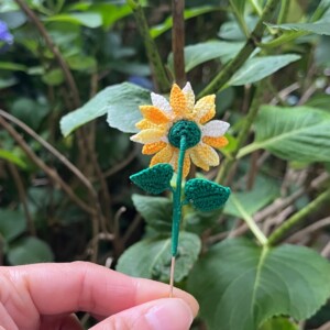 Gehaakte Zonnebloem Broche – Een Beetje Zonneschijn