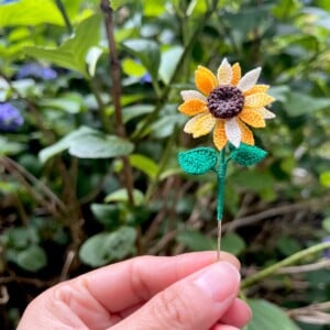 Gehaakte Zonnebloem Broche – Een Beetje Zonneschijn