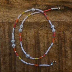 Gekleurde kralenketting