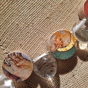 Gerecycelde ketting van papier en glaskralen