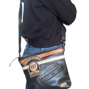 Grote schoudertas van vintage motorjas – robuust, uniek & stijlvol