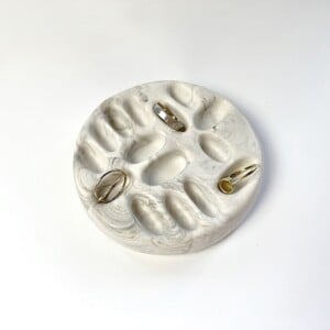 Handgemaakte Ringenhouder van Steenlook – Marmer, Neutraal & Zwart (Jesmonite)