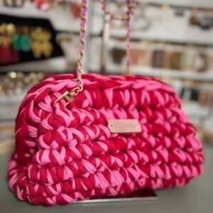 Handgemaakte zomerse clutch van gerecycled materiaal