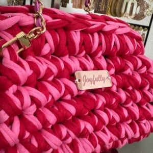 Handgemaakte zomerse clutch van gerecycled materiaal