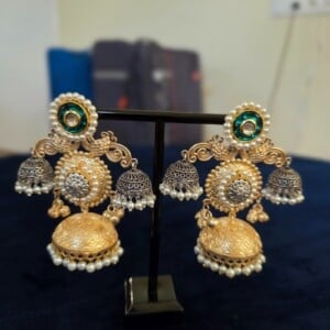 Kashmiri jhumka, oorbellen
