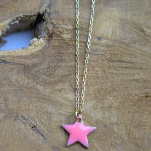 Ketting roestvrijstaal met emaille roze sterretje