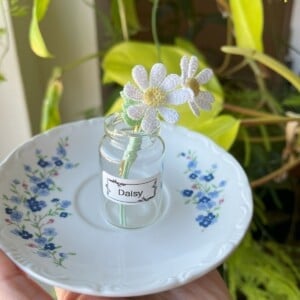 Micro Gehaakte Madelief Broche