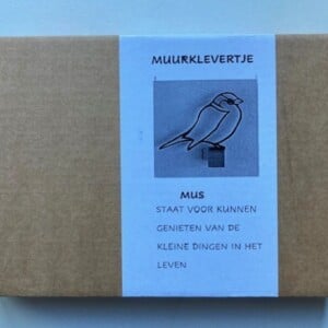 Musje wanddecoratie – houten vogeltje voor aan de muur | kunnen genieten van kleine dingen