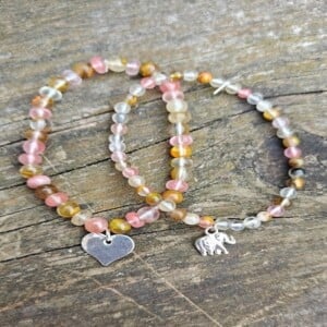 Natuursteen armbanden met bedel, set in 2 variaties!