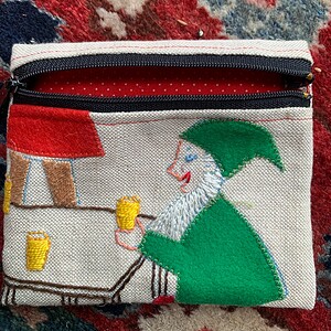 Portemonneetje van vintage wandkleed met groen kaboutertje