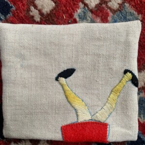 Leuk portemonneetje van vintage wandkleed met rode kabouter