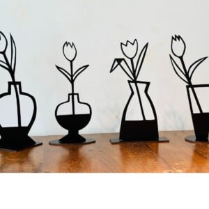 Tulpje in vaas – grafisch houten bloemenobject | Decoratief en eigenwijs tulpje, souvenir holland,