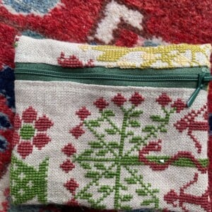 portemonnee van vintage borduurwerk met bloemen en vogels