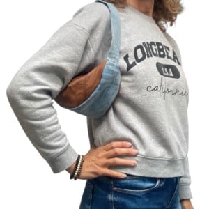 super schattig schoudertasje van denim en cognac kleurig leer