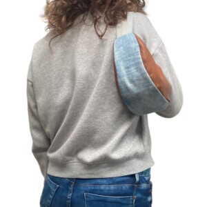 super schattig schoudertasje van denim en cognac kleurig leer