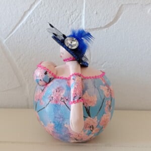 Blossom,dik dametje,handgemaakt,14 cm,mixed media,deco art