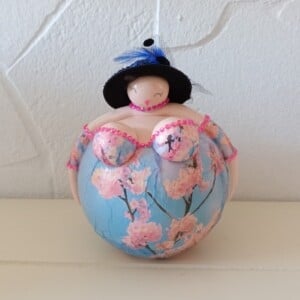 Blossom,dik dametje,handgemaakt,14 cm,mixed media,deco art