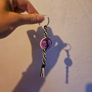 Discobal macramé sleutelhanger