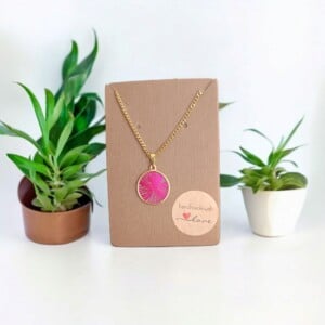 Elegante vergulden goud ketting met glimmende roze bloemen patroon