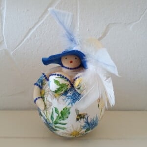 Extravagante dikke dame met een flamboyante flaphoed,14 cm,handgemaakt en uniek