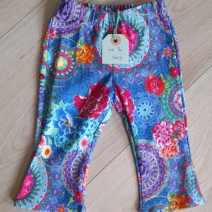 Flared legging- flared broekje - gehaakte bloemenprint - blauw- ibiza vibes