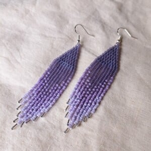 Fringe oorbellen Lavender Haze – lila, paars en zilver, 10 cm lang, zilveren oorhaken