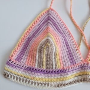 Gehaakt topje 'Boho top geel, beige, perzikoranje, paars en lila'