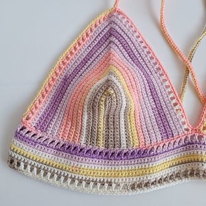 Gehaakt topje 'Boho top geel, beige, perzikoranje, paars en lila'