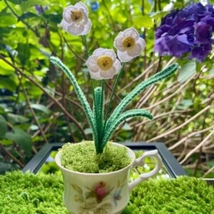 Gehaakte Witte Narcissen in Theekopje