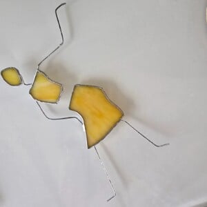 Gelbes Mädchen. Naar schilderij van J. Strieber. Glas in lood/ tiffany