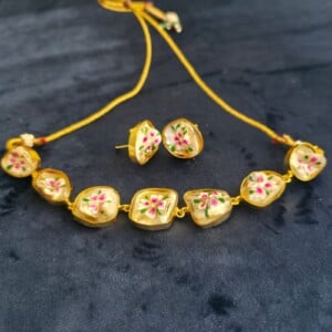 Handgeschilderde parelmoer choker