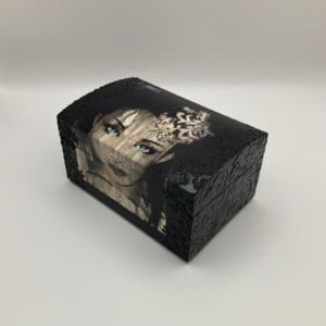 Handgedecoreerd kistje ‘Green Eyed Girl’ voor interieur of cadeau