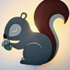 Handgemaakte Houten Wandlamp Eekhoorn
