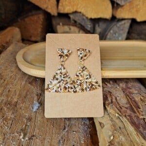 Handgemaakte oorbellen met kralen - Confetti design in rozetinten met rvs oorstekers