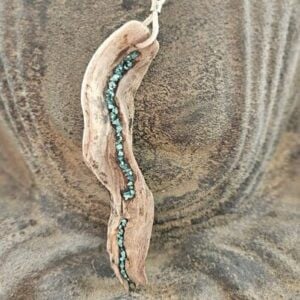 Ketting 004 drijfhout met gebroken glas