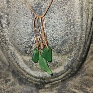 Ketting 015 met 3 verschillende nuances groen zeeglas